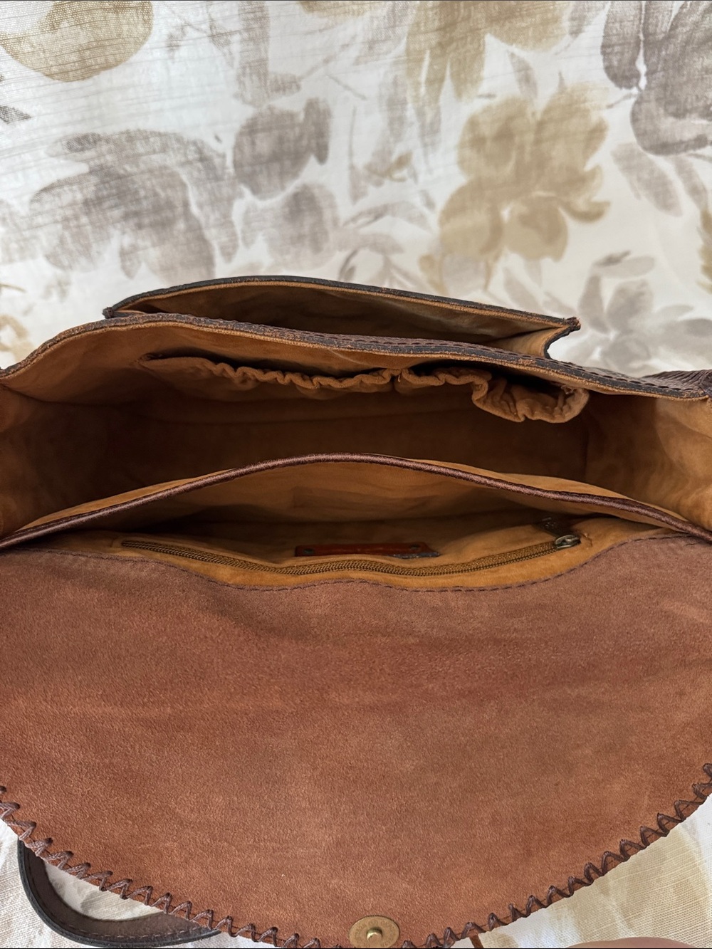 Patricia Nash Beaumont Distressed Leather Boho Crossbody Bag - Picture 5 of 8